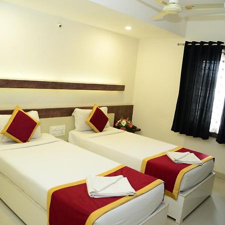 Miles Inn Hotel Hassan Buitenkant foto