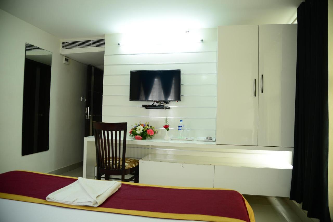 Miles Inn Hotel Hassan Buitenkant foto