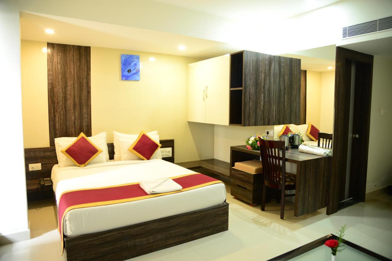 Miles Inn Hotel Hassan Buitenkant foto